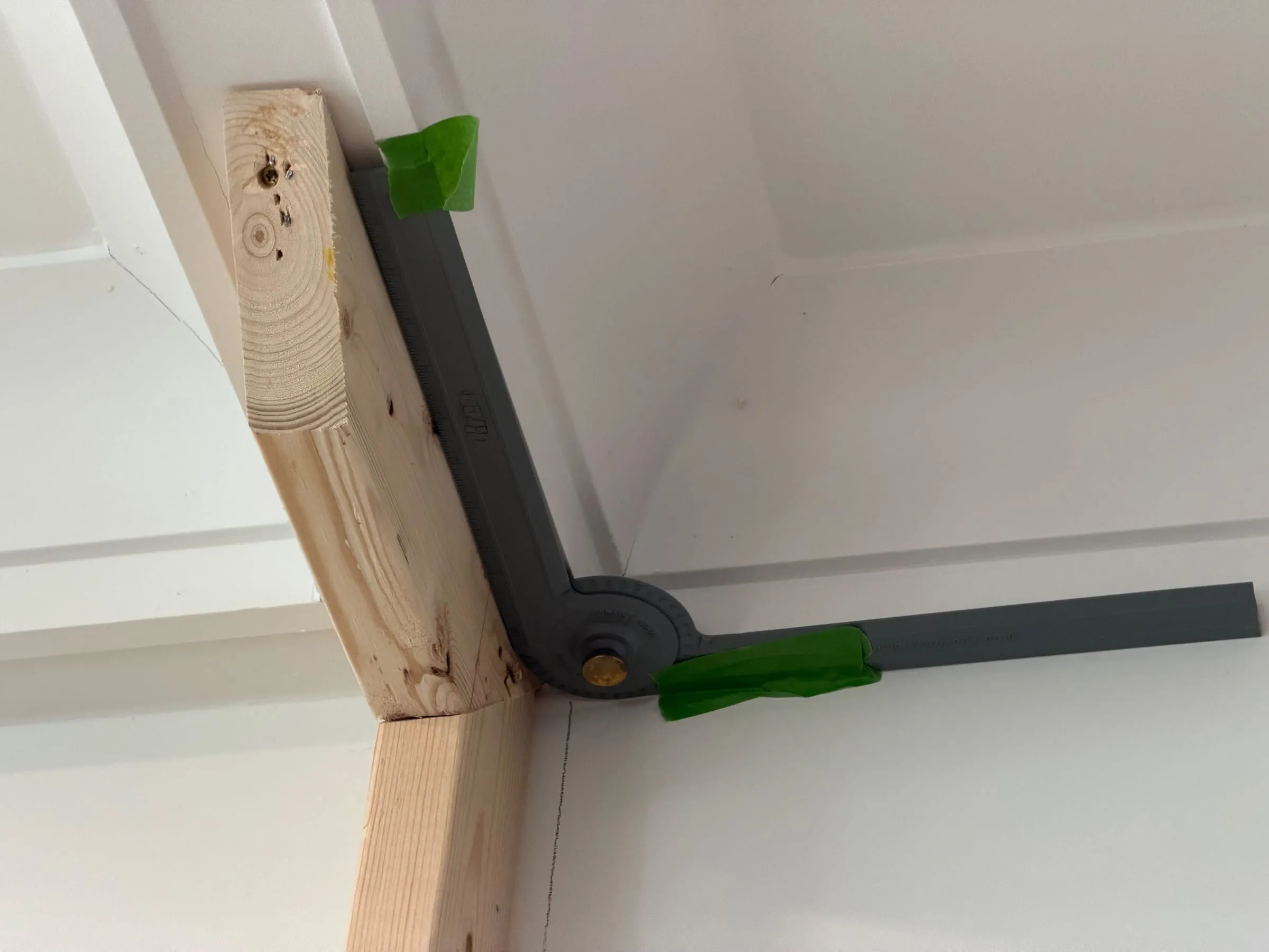 Column meeting ceiling beam with careful joint work